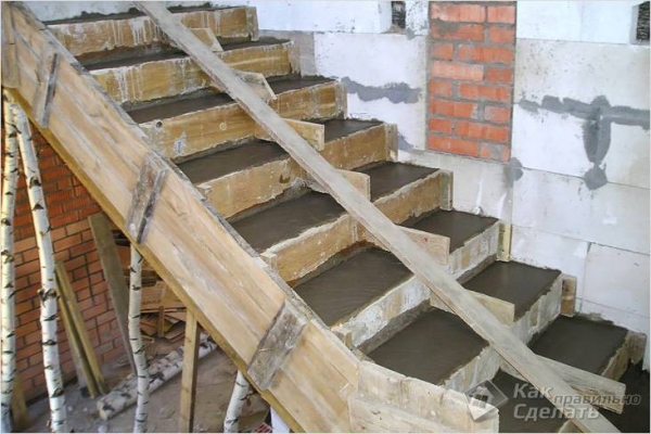 Фото - Как сделать опалубку для лестницы — строительство лестничной опалубки